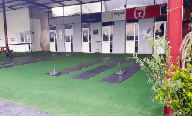 Vista exterior de las instalaciones  de la Zona de paracaidismo skydive cuautla en cuautla, México.