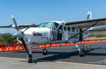 Avión especial para volar en paracaídas 